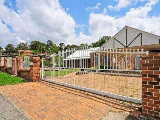 1000m2 block & a good sized brick veneer home