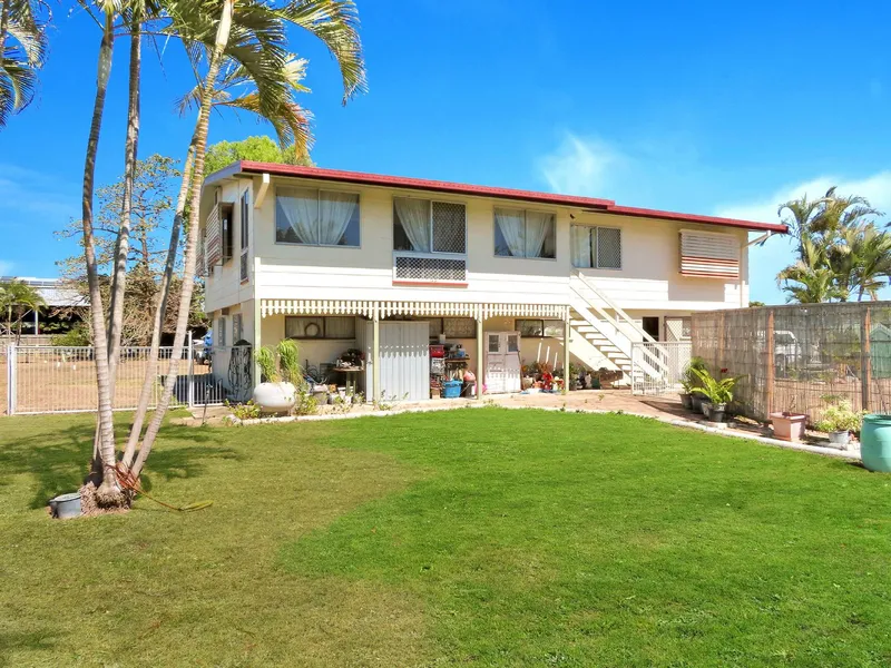 BIG HOME ON HUGE BLOCK WITH BUSINESS POTENTIAL