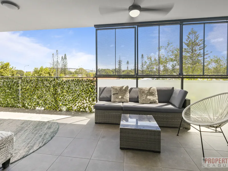 Could it get any better than being situated between Sea and Shops?