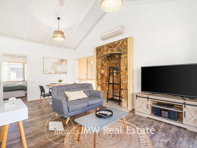 IS THIS THE CHEAPEST, RENOVATED FREESTANDING HOLIDAY COTTAGE IN CENTRAL DUNSBOROUGH?