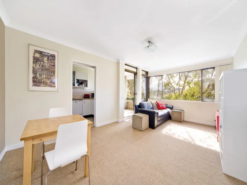 Deposit Taken - spacious One Bedroom Apartment in Convenient Location, Close to Train Station 