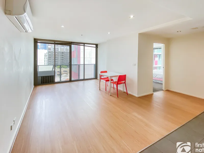 Central location in CBD, EastEnd apartments - new flooring