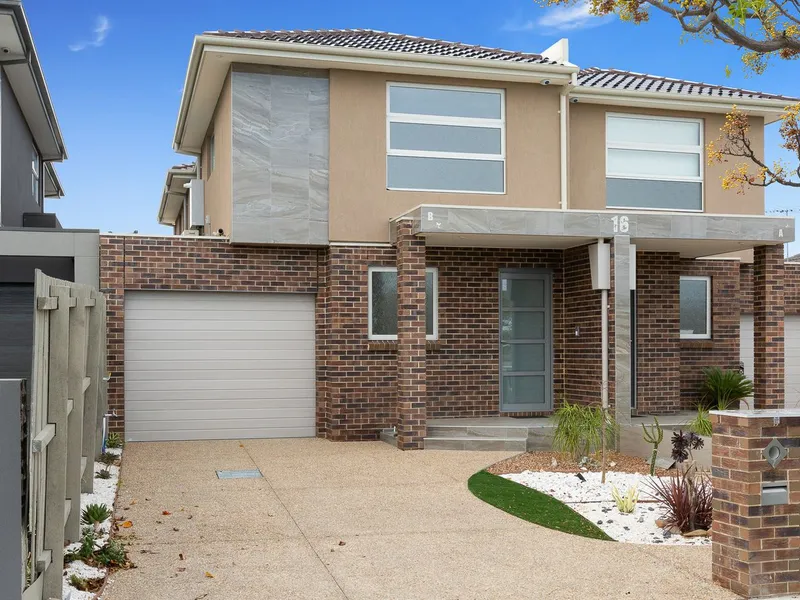 HUGE TOWNHOUSE IN THE MCKINNON SCHOOL ZONE