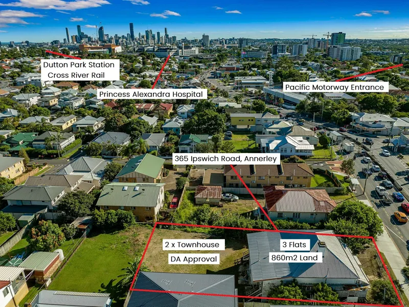 3 FLATS + TOWNHOUSE DA APPROVAL