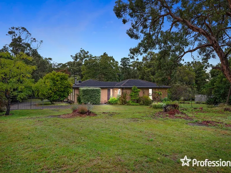 LIVE THE YARRA VALLEY LIFESTYLE IN IMMEDIATE COMFORT, OR BUILD YOUR FOREVER HOME