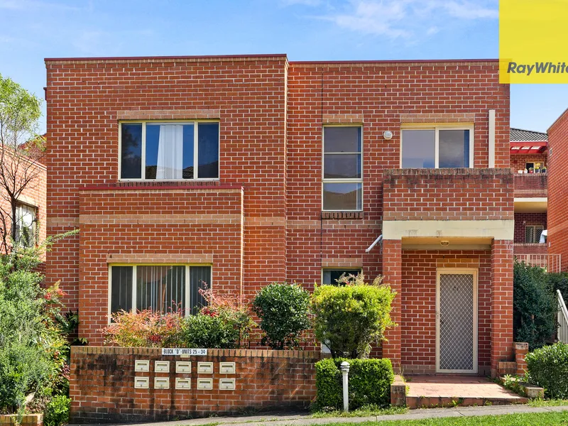 HOUSE-LIKE APARTMENT WITH MARSDEN ST ACCESS