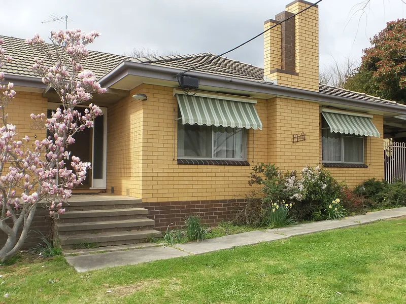 NEAT & TIDY FAMILY HOME IN THE HEART OF CASTLEMAINE