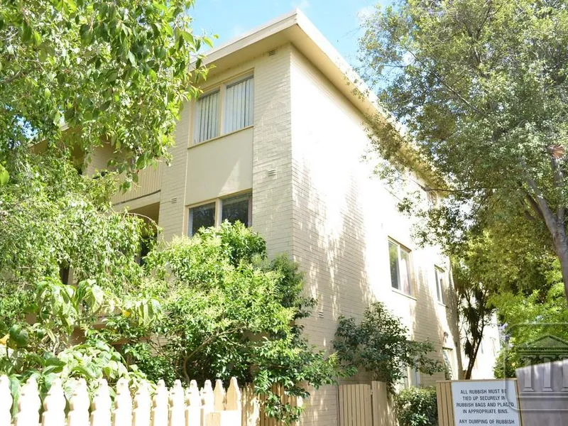 Heading: Located in the beautiful Liddiard Street in lively Hawthorn