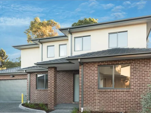 Townhouse Opulence in a Cul-De-Sac setting