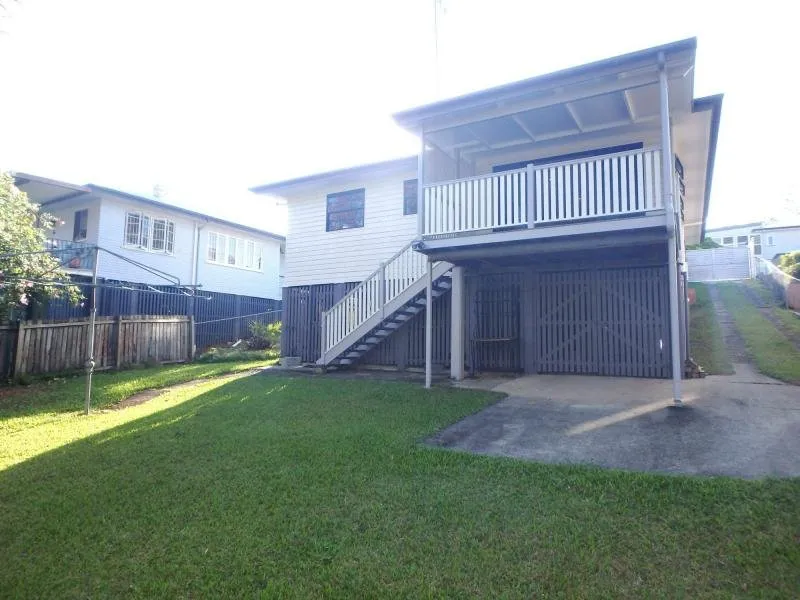 CHARMING 3 BEDROOM IN HOLLAND PARK