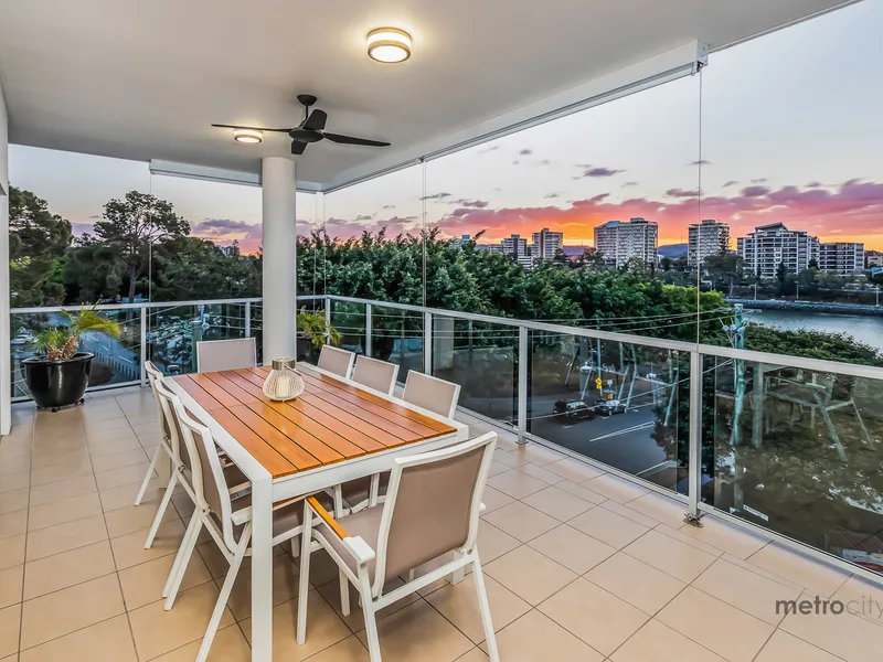 2 Bedrooms + Study + River Views!!! 