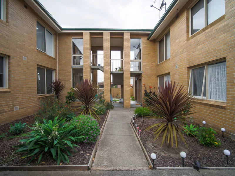 Walking distance to Train Station, Victoria Univ, Footscray Hospital 