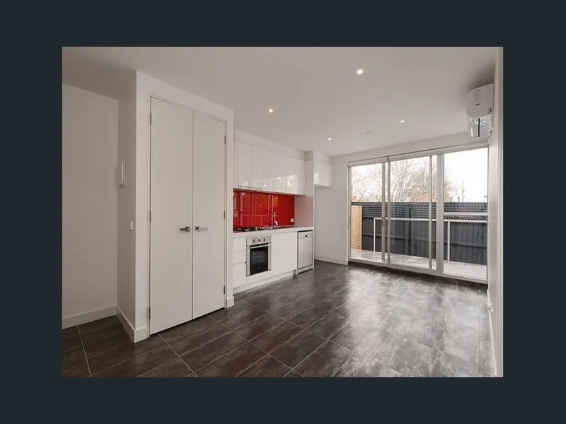 Ground floor apartment with private courtyard!