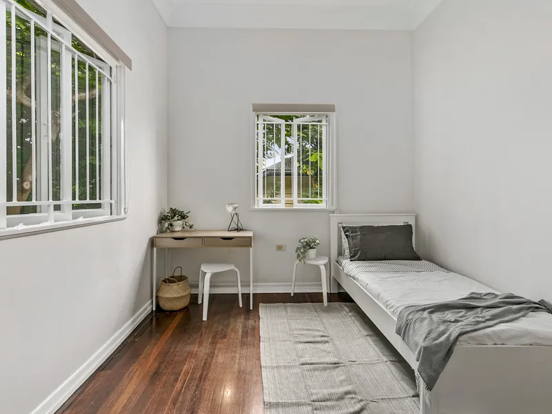 Rooming Accommodation in West End