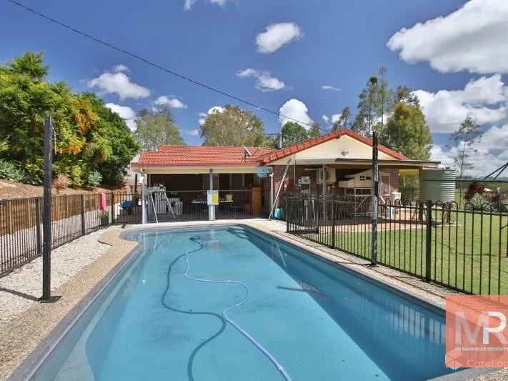 Country Style Oasis - Pool & Fire Place