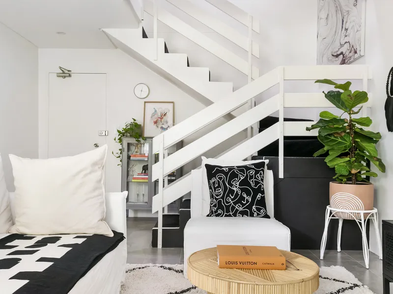 Split-level unit in private position