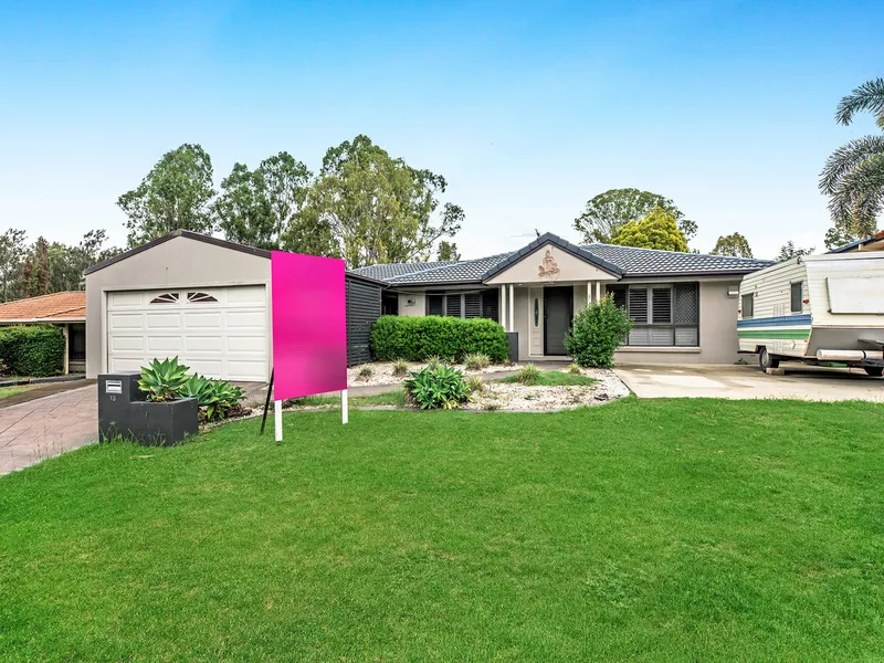 STUNNING 5 BEDROOM EXECUTIVE HOME WITH POOL