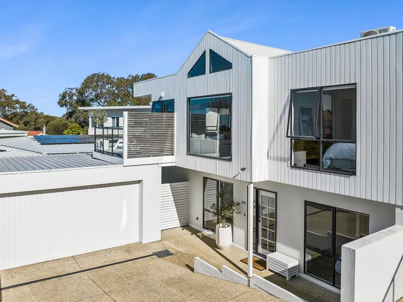 Coastal Haven: 3-Bedroom Townhouse with Distant Water Views