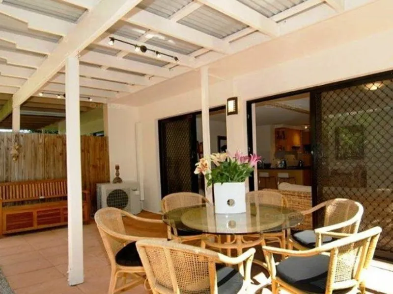 Aircon, ground floor, walk to shops, school, train
