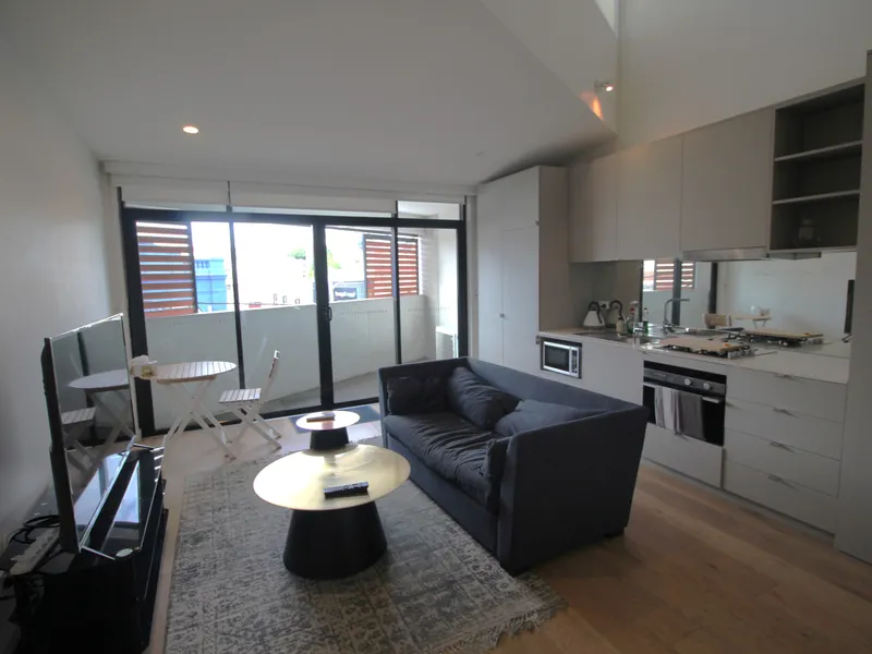 FURNISHED & MODERN TWO LEVEL APARTMENT
