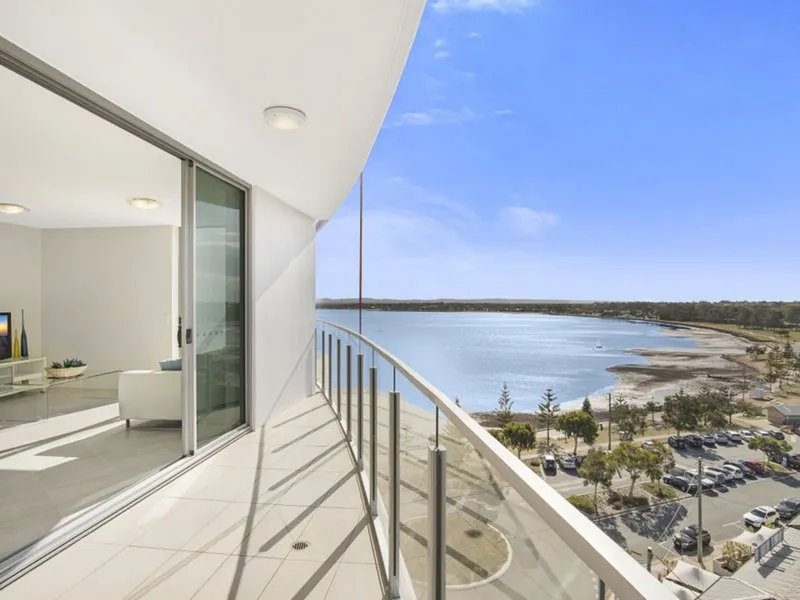 Top Floor - Water Views