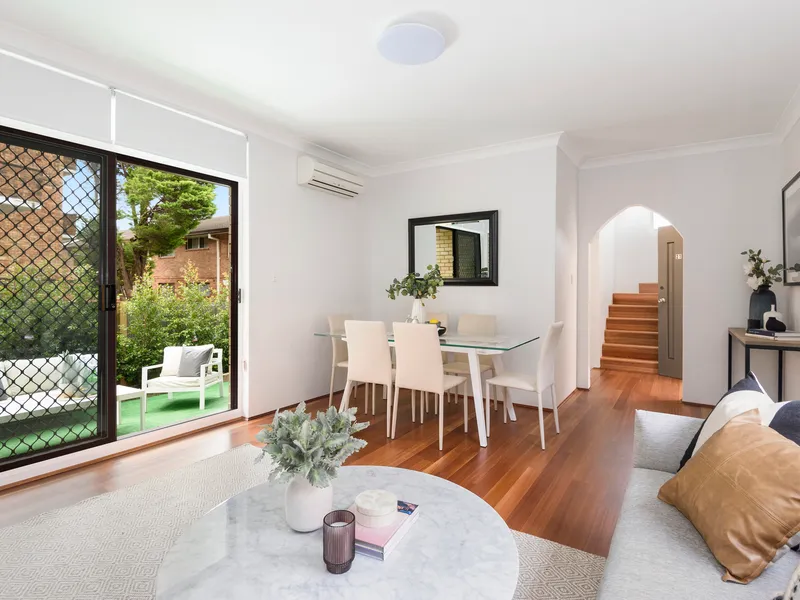 Renovated Townhouse in Boutique Full Brick Complex