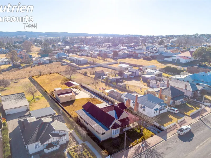 Federation Style Home In Great Location