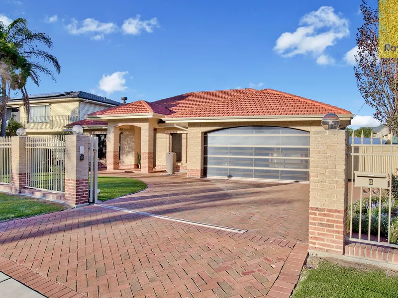 Stunning Family Home!!