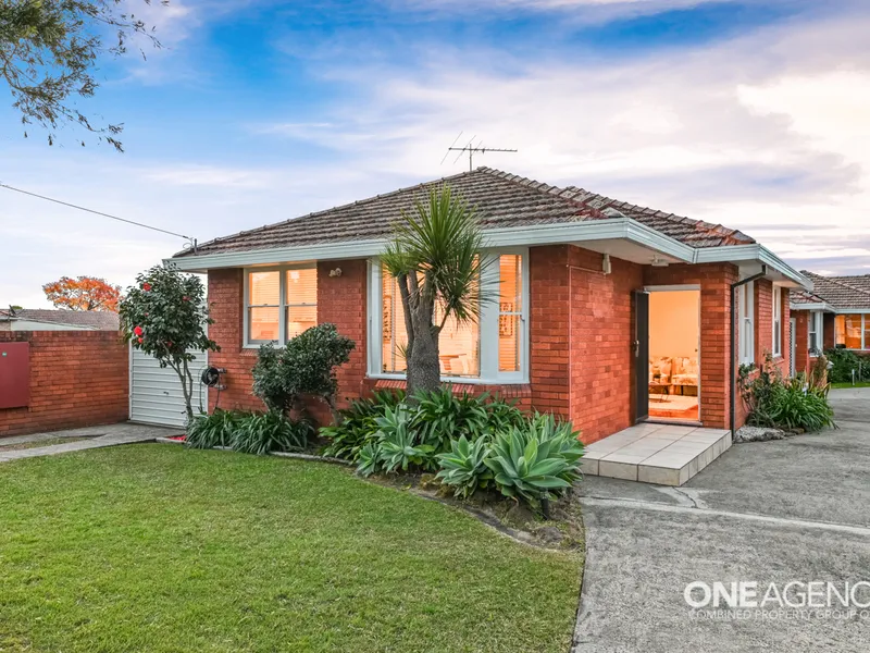 STYLISH, SPACIOUS VILLA IN PREMIUM LOCATION!