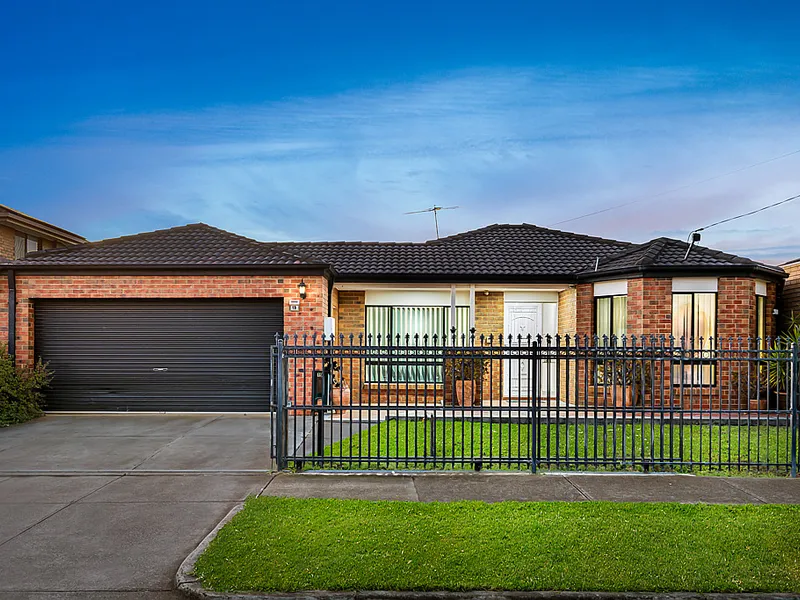 PROUDLY RAY WHITE DEER PARK