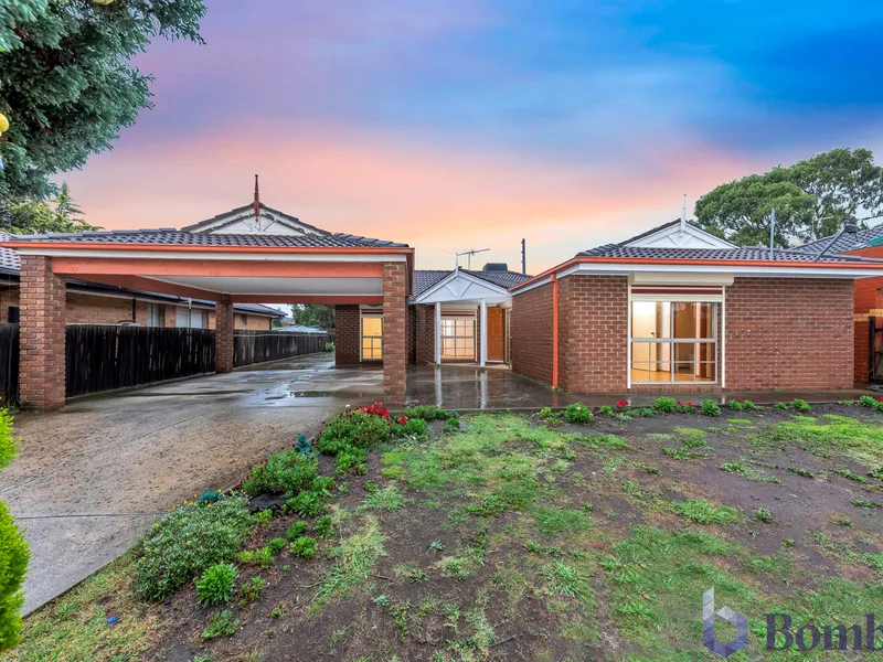 RENOVATED & COSY THREE BEDROOM HOME ! 