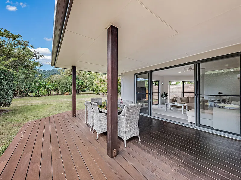 Wrap around entertainment deck