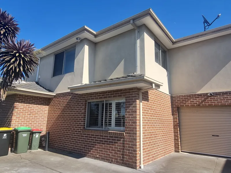 STAND-ALONE 3 BEDROOM TOWNHOSE - ACCESS VIA WESTGATE STREET