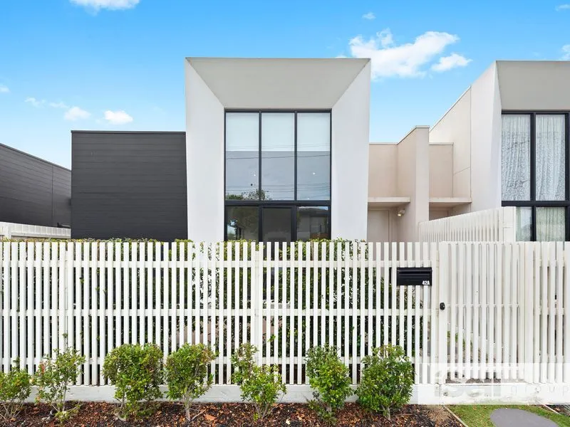 LUXURY LIVING IN SPRINGVALE CENTRAL
