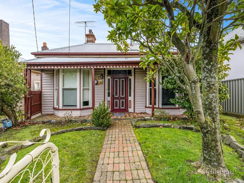 Walking distance to Ballarat CBD in premium medical precinct location!