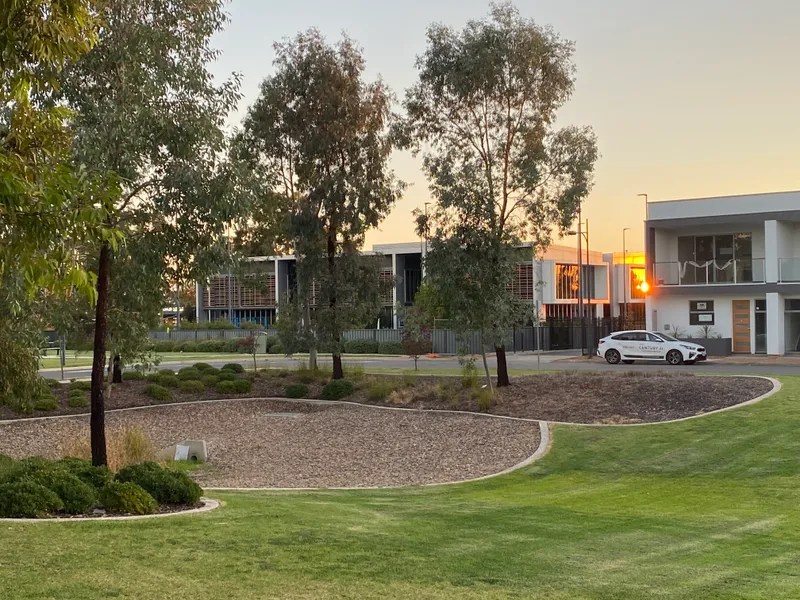 Sunning New Townhouse with Park Views