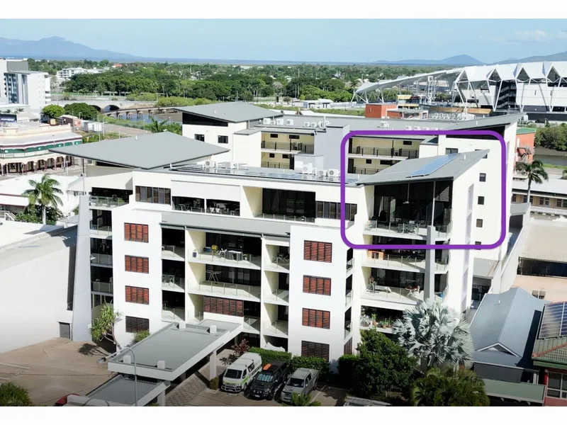 STUNNING 3 BED HIGH LEVEL APARTMENT