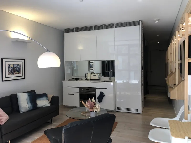 MODERN & FURNISHED ONE BEDROOM SUITE IN CENTRAL PARK