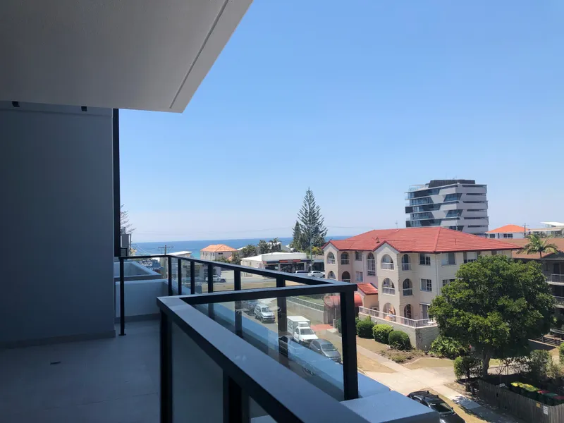 Fresh Coastal Apartment in Quiet Building