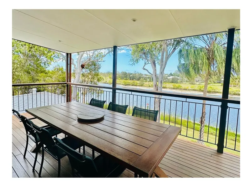 Woodgate Beach Lake View, MASSIVE Home with Dual Living Options