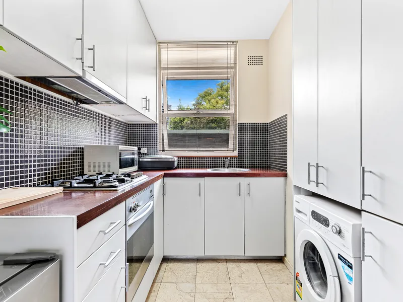 Neat & Tidy Studio Apartment in Central Dee Why!