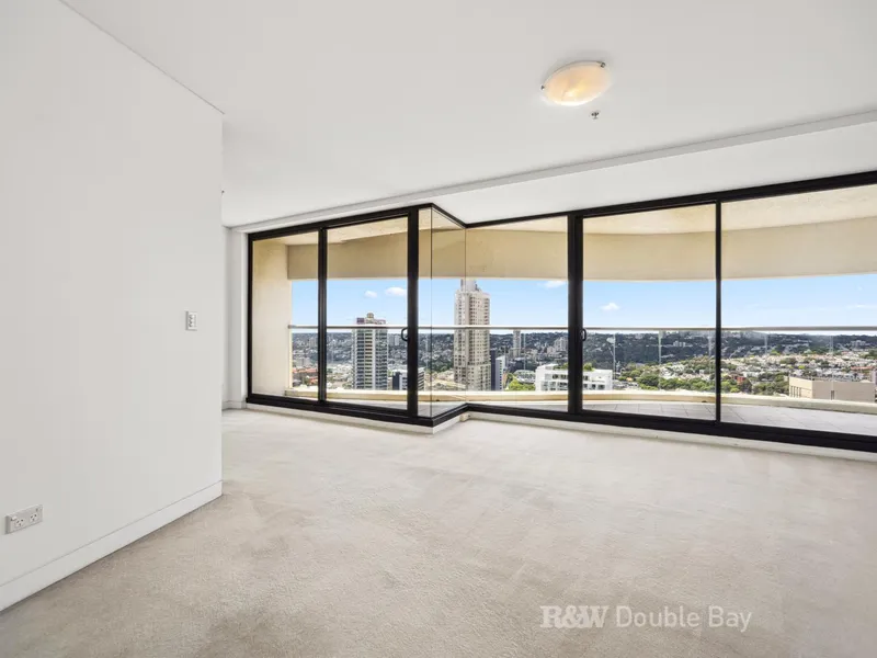 Spacious, Secure, Executive Style Apartment in Iconic Horizon Building