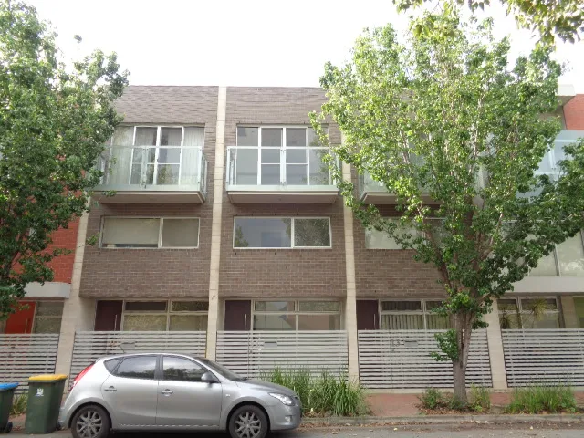 MODERN TOWNHOUSE LIVING IN THE HEART OF PT ADELAIDE