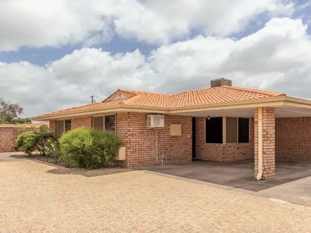 Spacious 3 X 1 Villa - with 3 PARKING BAYS