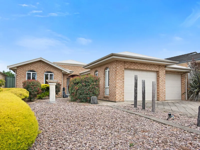 Follow the fairways to super-easy coastal living…