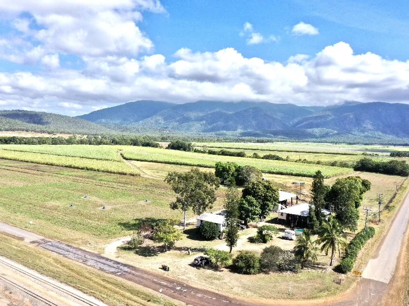 119 Acre Sugarcane/Grazing Property with 2 Houses & Machinery