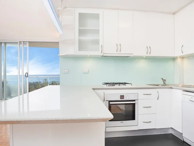 Modern Beachside Apartment 