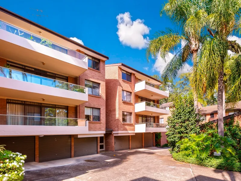 Easy walk to Epping station, shops and restaurants