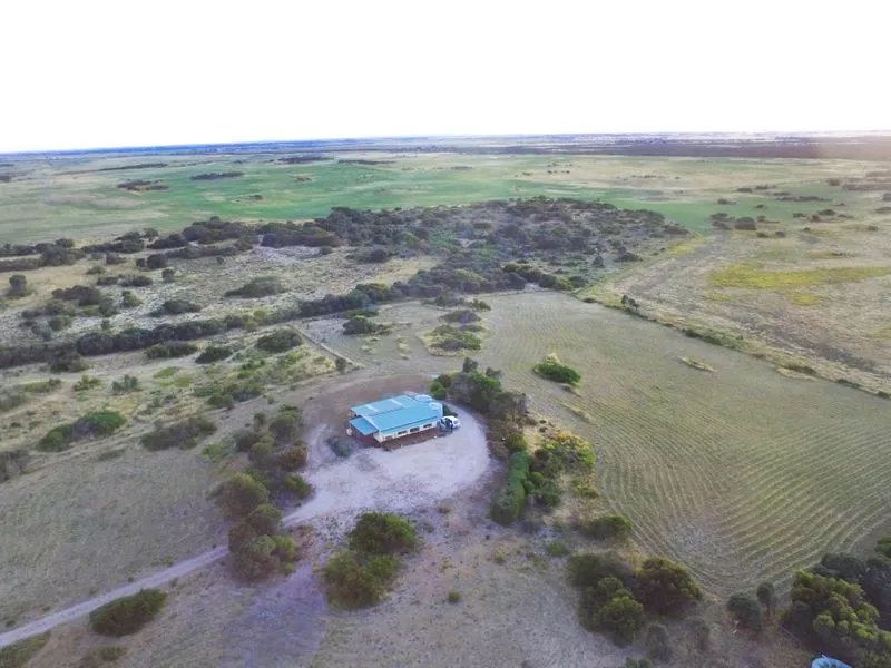 A beach shack with breathtaking Coorong water views.