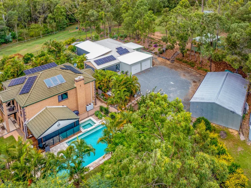 Tranquil dual living acreage retreat in Tamborine